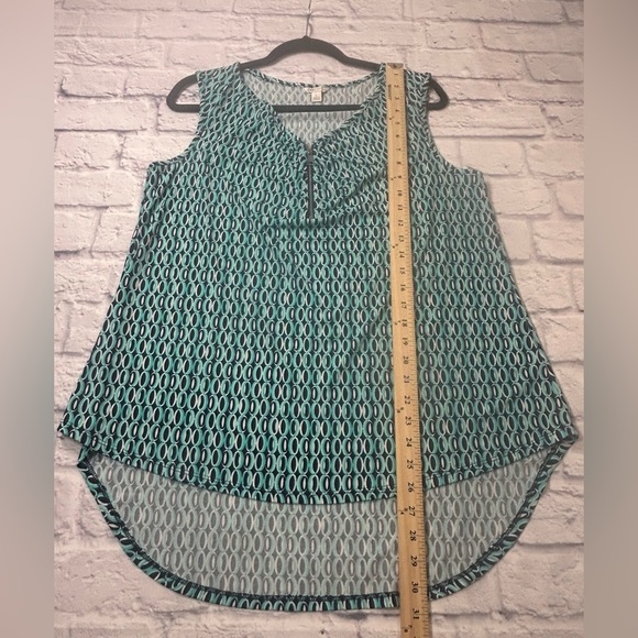 Teal and Navy Patterned Sleeveless Top. Great for Layering with a Cardigan! - Picture 5 of 7